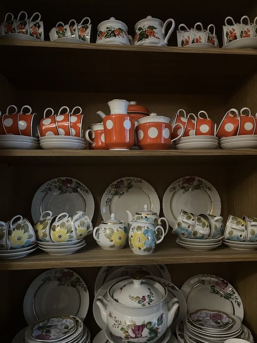 Телевізор смарт, посуд, телефон, смарт часи