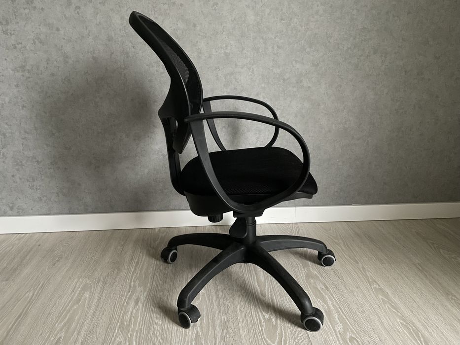 Офісне крісло стілець на колесах стул офисный кресло крестовина газлиф