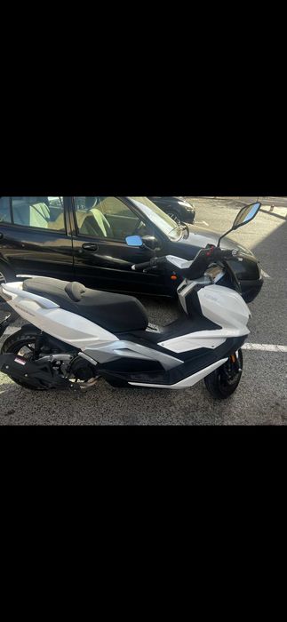Moto 125 acelera