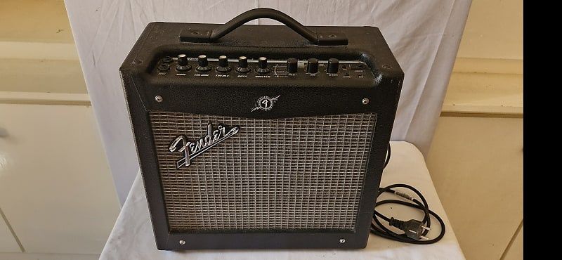 Amplificador Fender Mustang