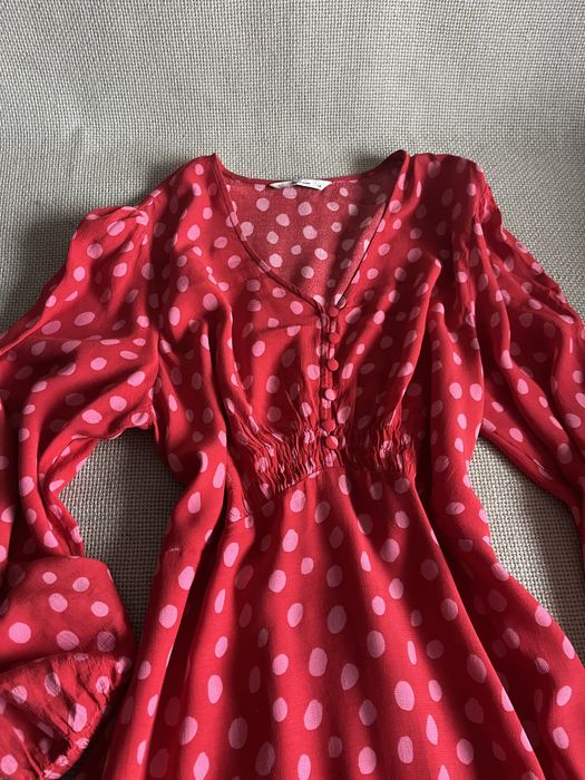 Яскрава сукня міді