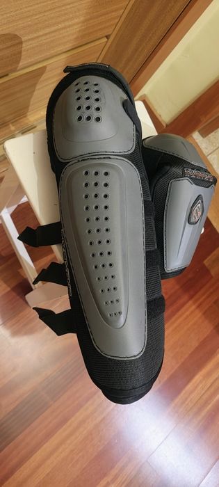 Conjunto novo de joelheira e coteveleiras !