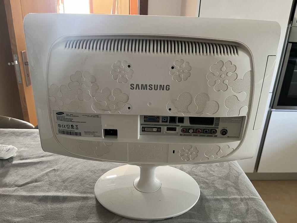 Televisão Samsung  SyncMaster 933 HD branca