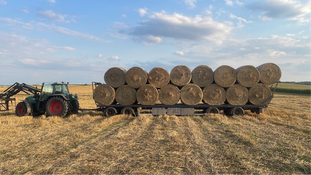 Przyczepa platforma dlużyca 4 osiowa do słomy balotów