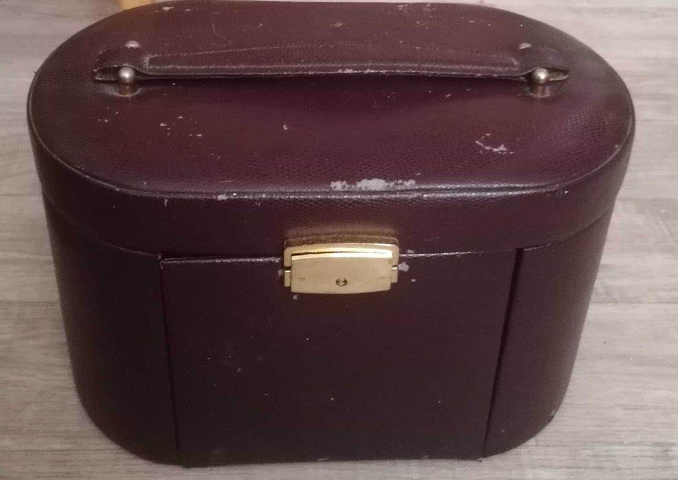 Kuferek na biżuterię z eko skóry