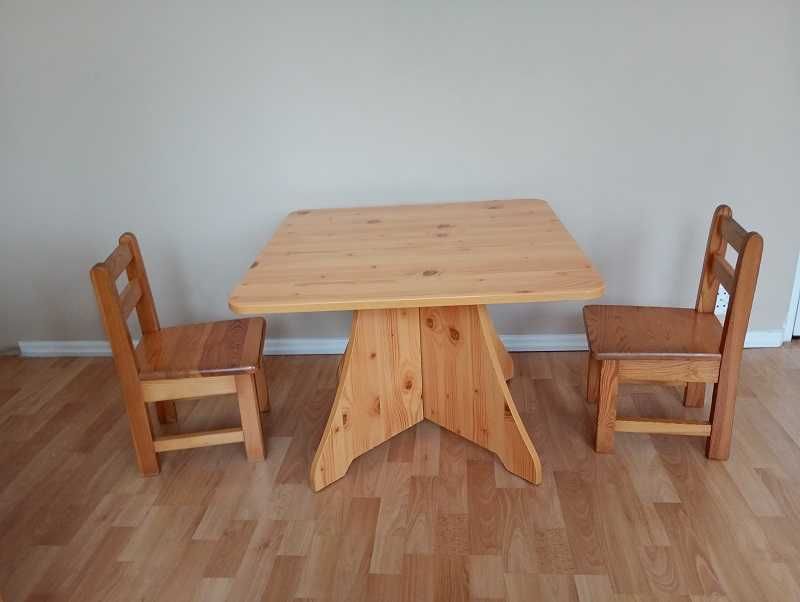 Stolik + dwa krzesełka dla dzieci