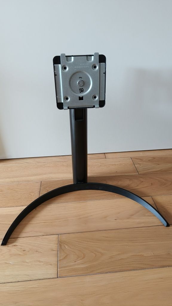 Suporte vesa para monitor de grandes dimensões