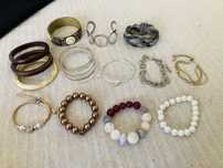 Pulseiras/colares/brincos usados bijuteria(tudo por 10€)