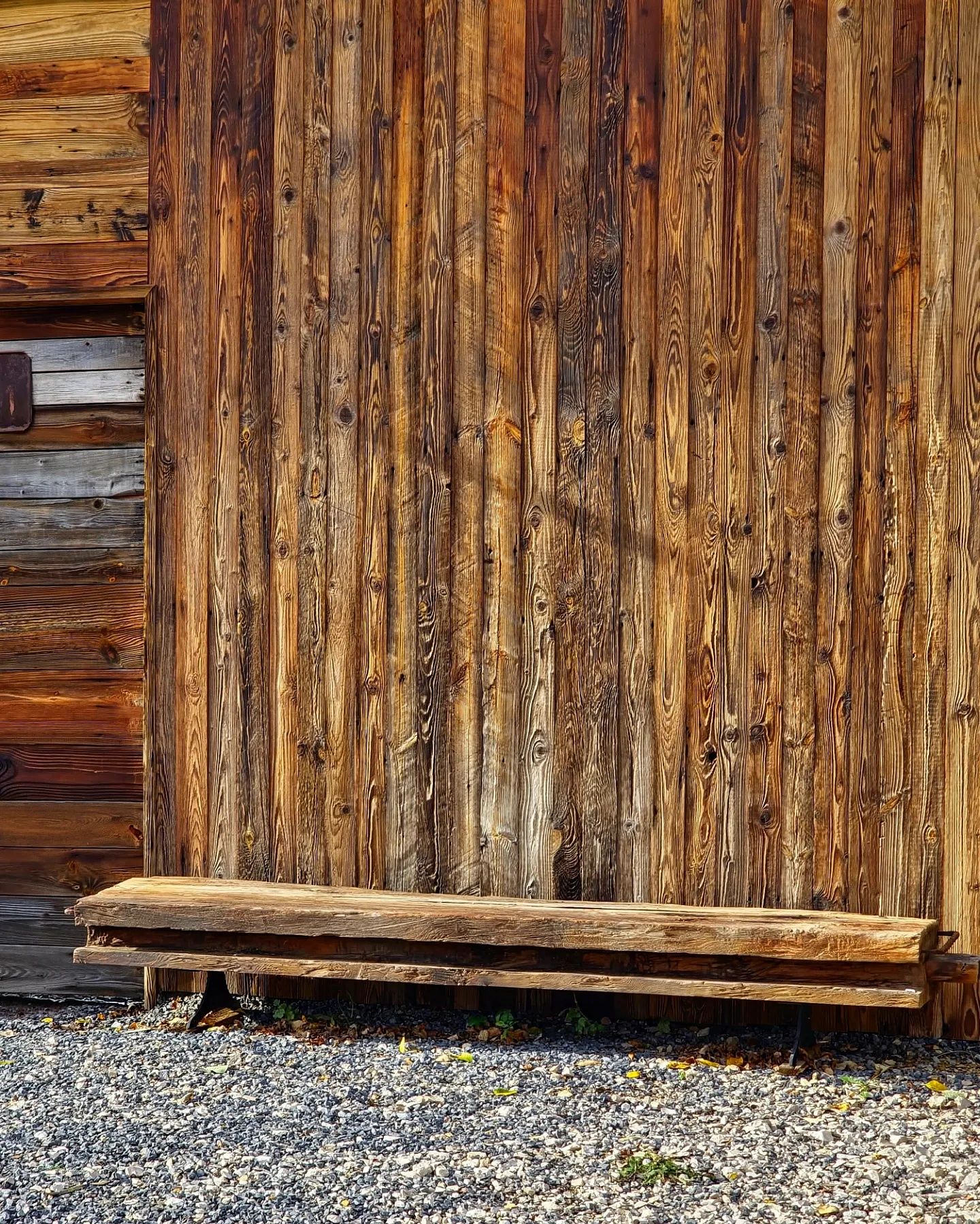 stare deski drewno na elewacje ścianę meble belki bale dom