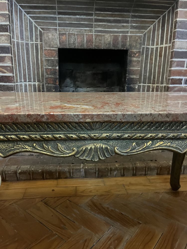 Mesa de centro de sala estar em mármore antiga e pes em ferro