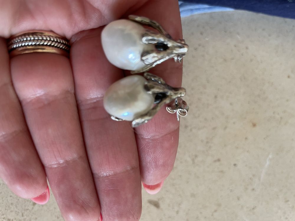 Brincos em prata e perola barroca