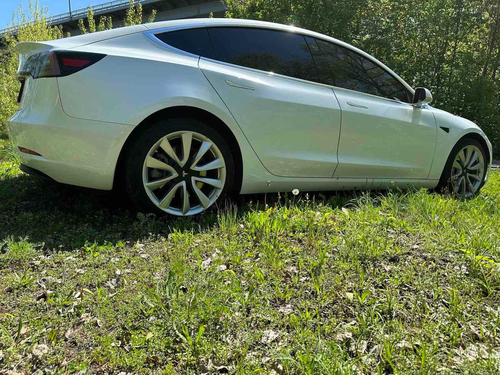 Tesla Model 3 longe Range Dual Motor