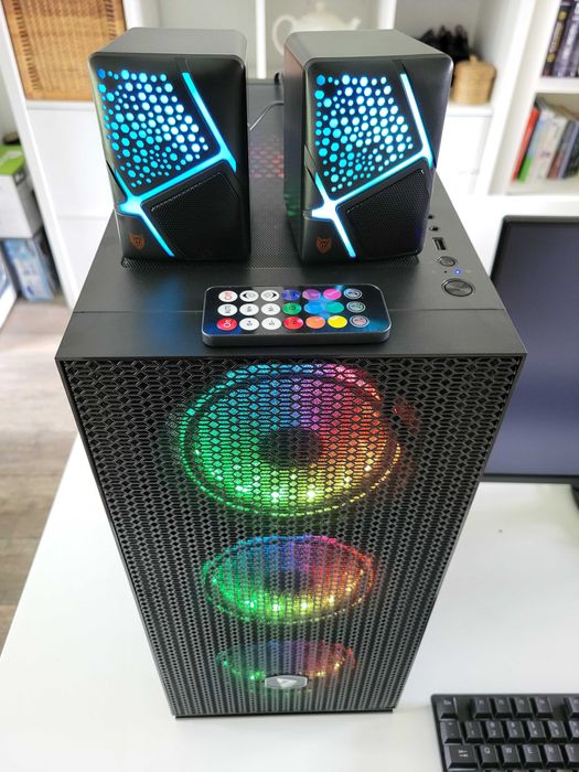 Komputer monitor gamingowy RX 5700 XT SSD 1TB klawiatura mysz PilotLED