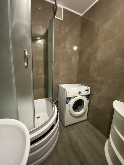 Центр! Трикімнатна покращеного планування з ремонтом. Сертифікат.