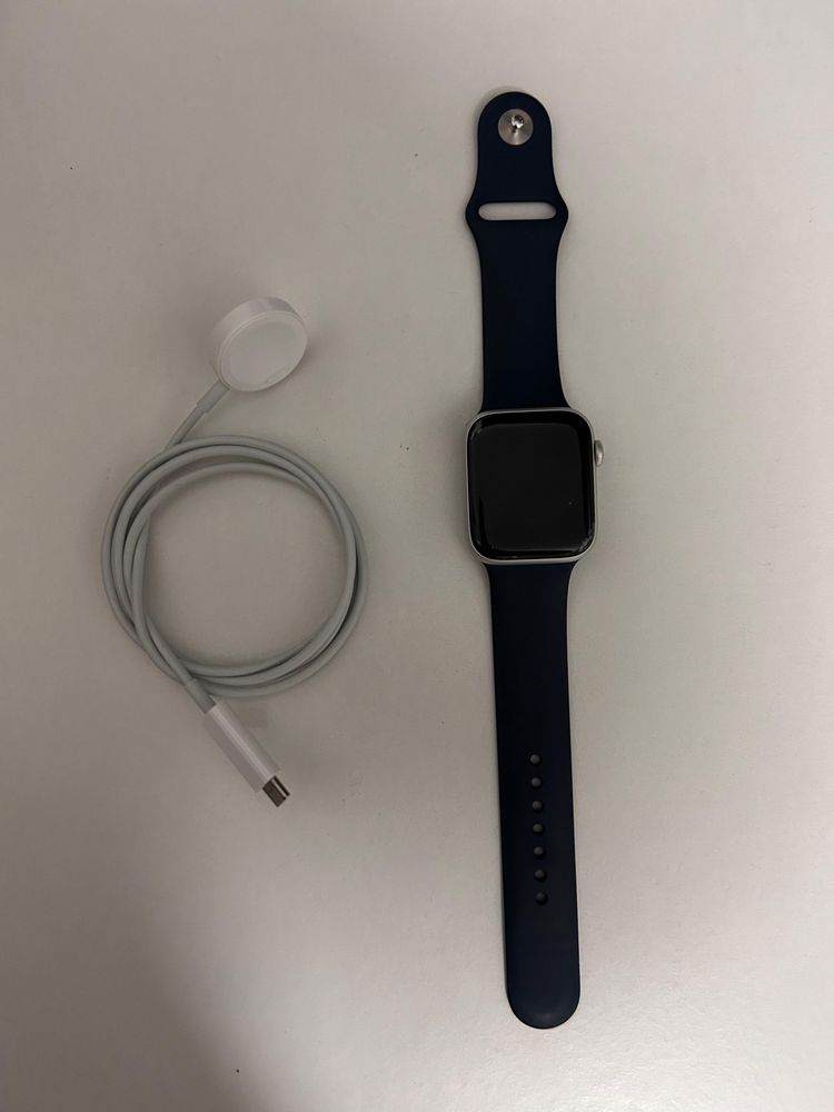 Apple Watch SE (2024) 44mm Original + braceletes