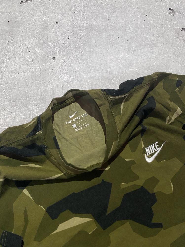 Футболка nike tee , камуфляж , outdoor , gorpcore