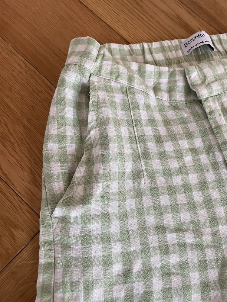 Spodnie w kratę modny wzór