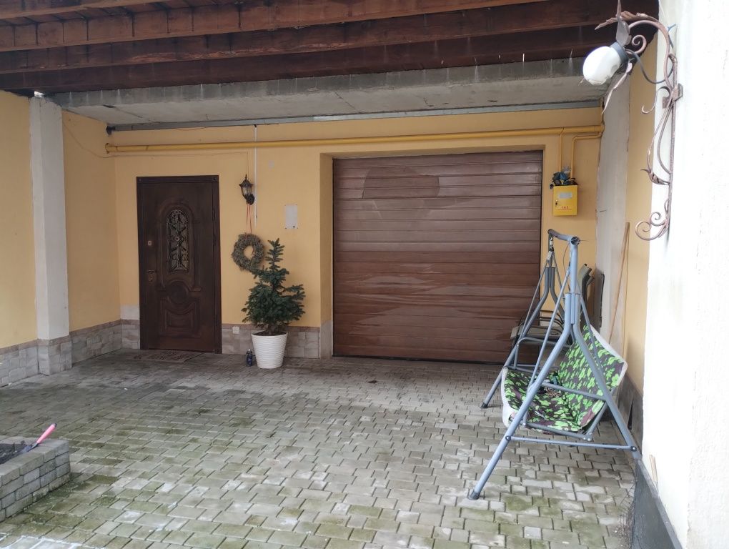 Продам котедж з ремонтом та меблями 160 м², 4 кім., Ременів Терміново