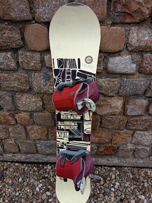 Deska snowboardowa Head Tribute R 144 cm z wiązaniami Flow.