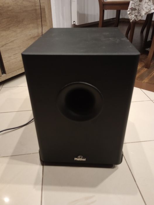 Magnat Subwoofer Czarny kolor Sprawny ładnie gra