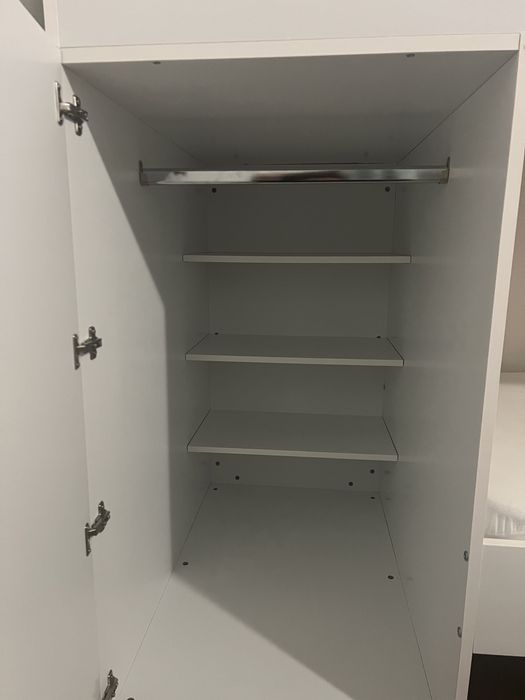 Beliche com roupeiro e gavetas