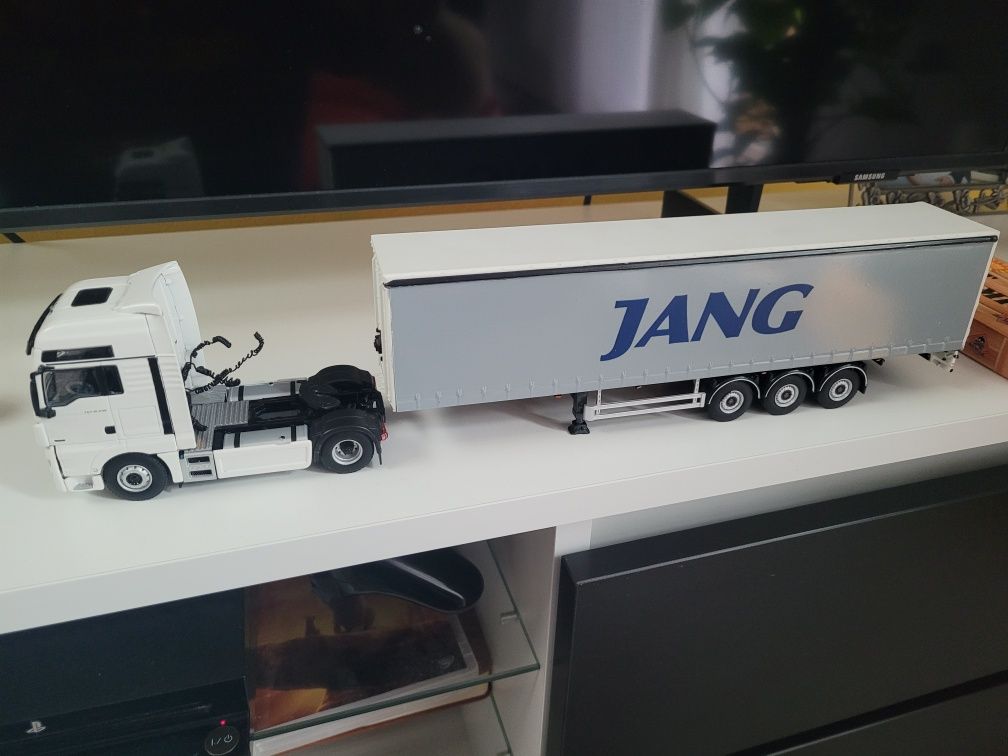 Model ciężarówka MAN TGX 1:50 + naczepa firanka TiR