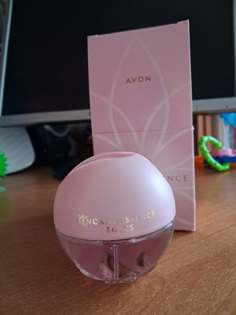 Парфумована вода Avon Incandessence Lotus