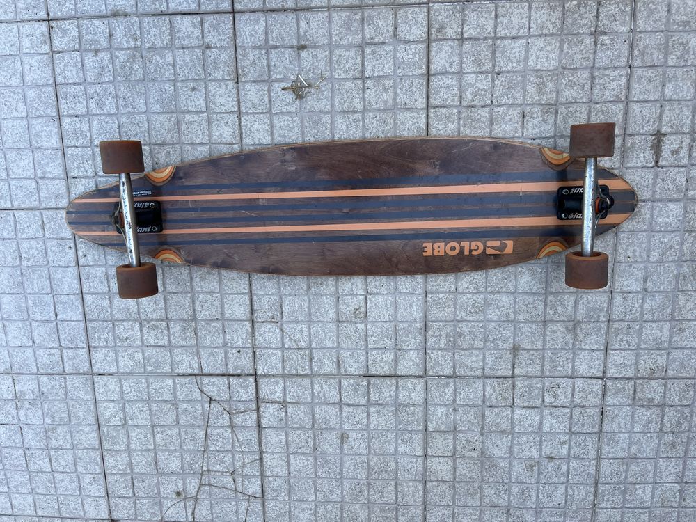 Skateboard longboard Globe + kit proteção