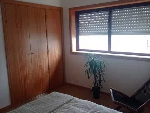 Quarto para arrendar em Canidelo, à rotunda do morango e casa de banho