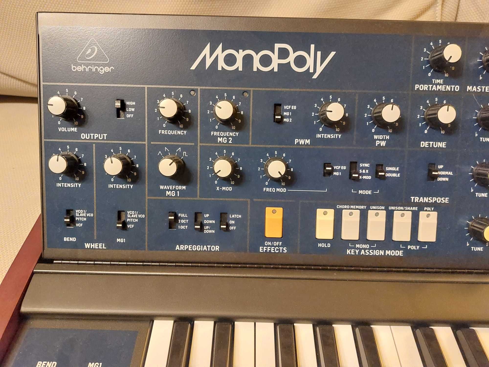 Behringer Monopoly - syntezator analogowy w idealnym stanie