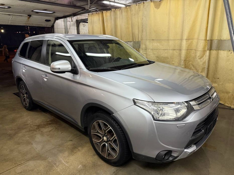 Mitsubishi outlander 2015