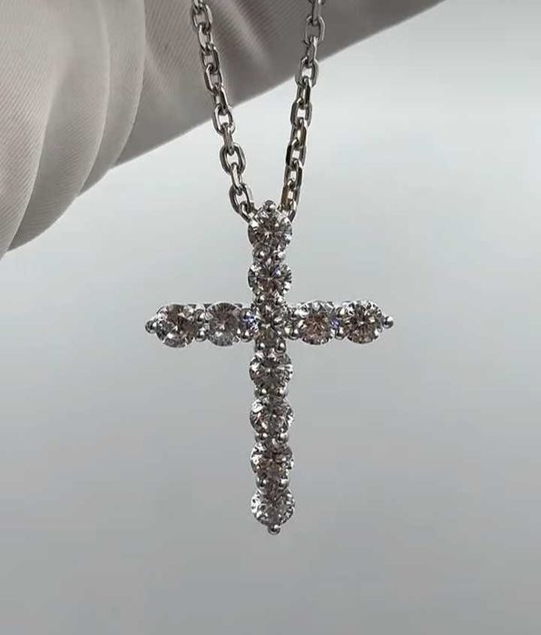 Срібна цепочка з хрестиком