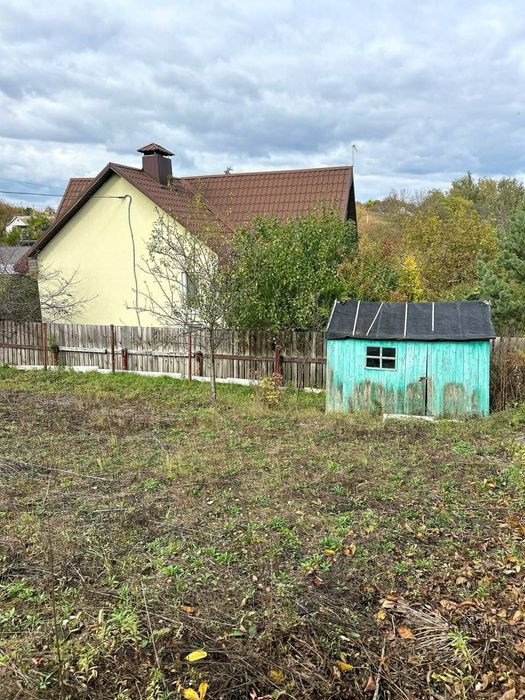 Продаж дачного участка з будинком