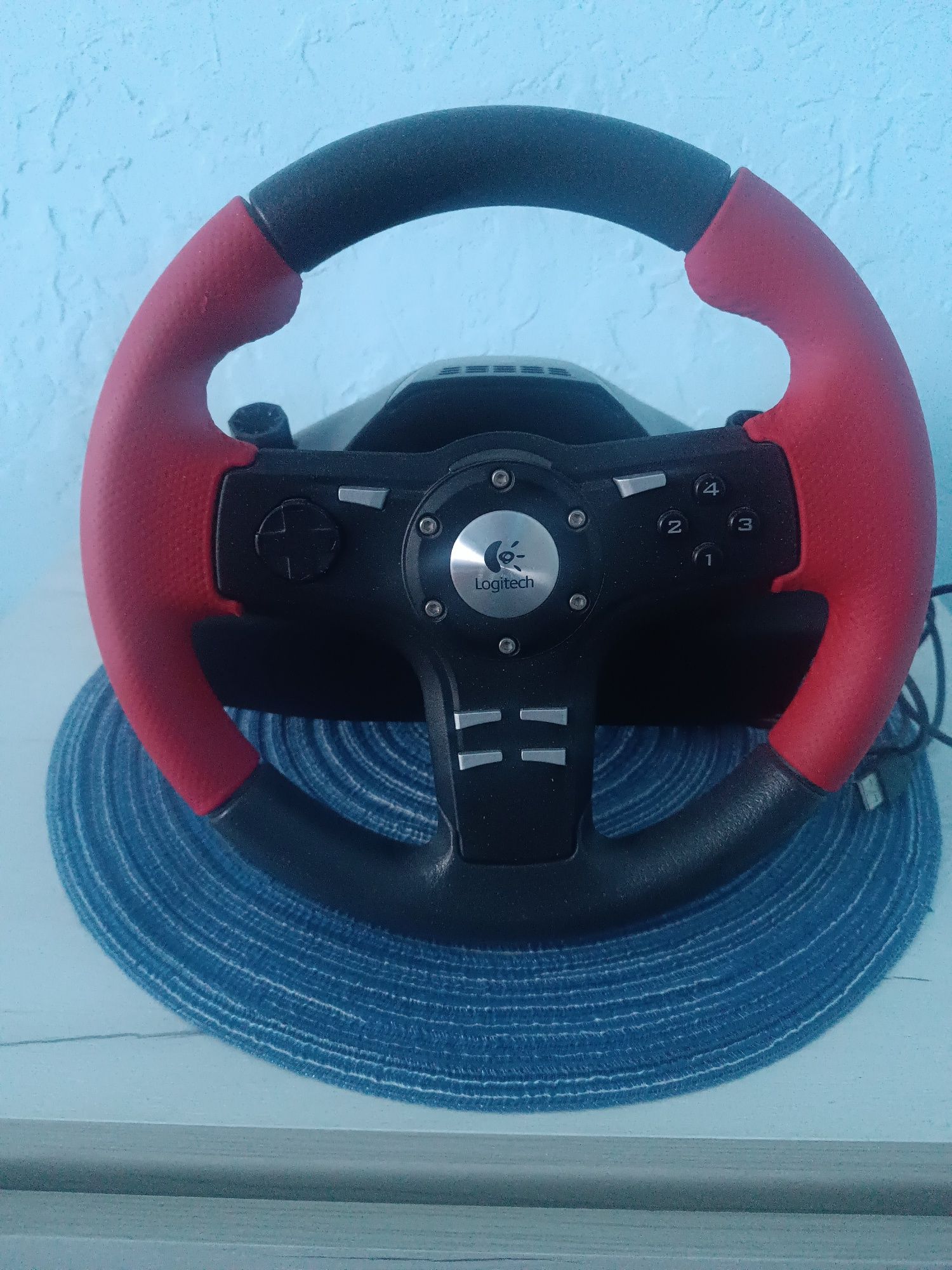 Руль компьютерный  Logitech