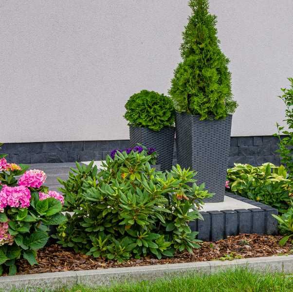 Obrzeże palisadowe kwadratowe firmy KOST-BET