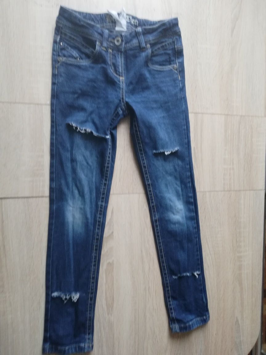 Jeans z dziurami dla dziewczynki 134