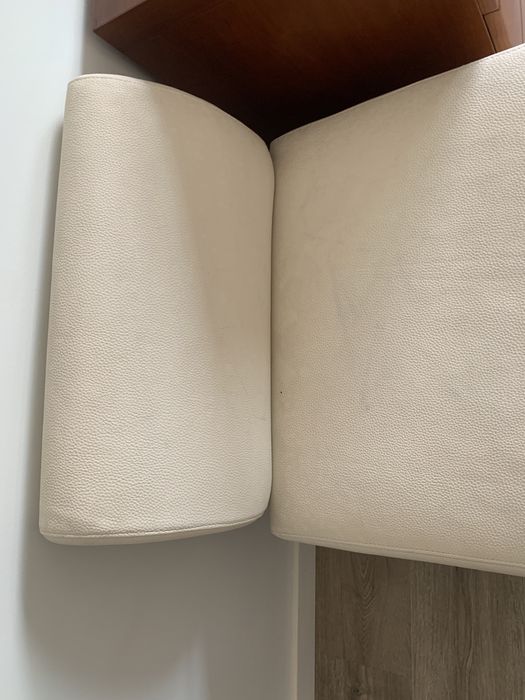 Sofa bege em pele