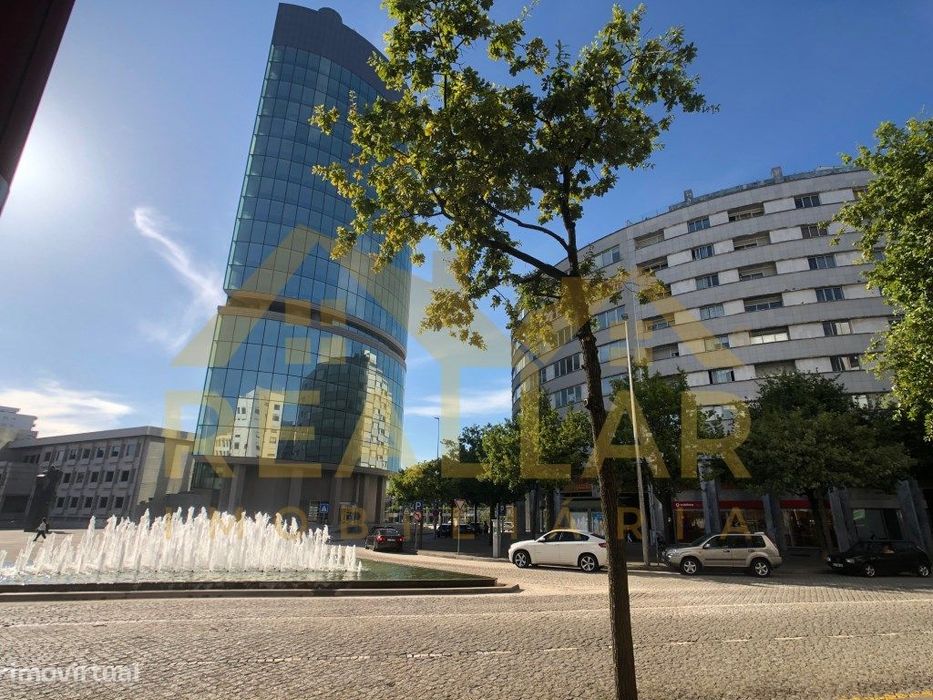 Loja preparada para restauração na Maia - Porto