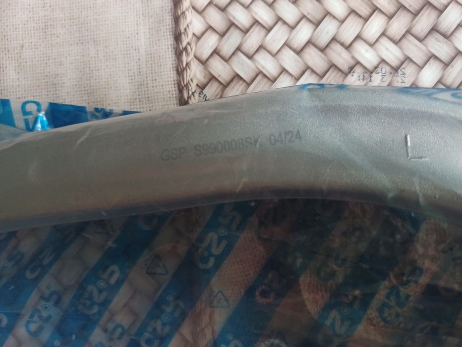 Wahacz dolny tylny banan Audi a4 b6