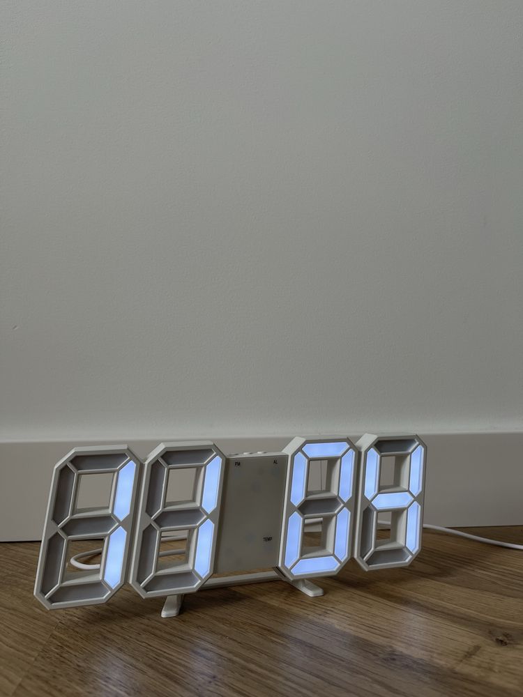 Zegar na biurko minimalistyczny