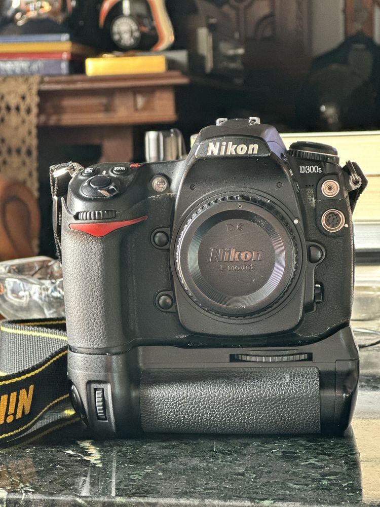 Nikon D300s em muito bom estado.