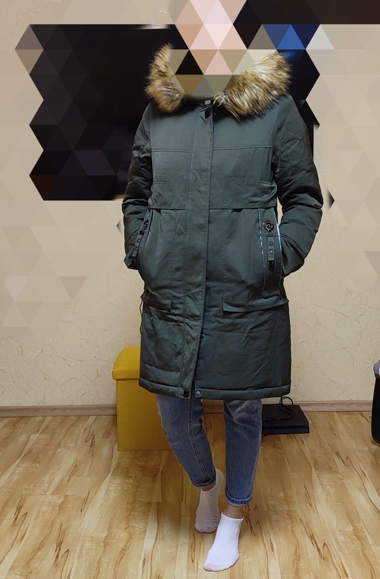 Зимова жіноча парка з капюшоном
