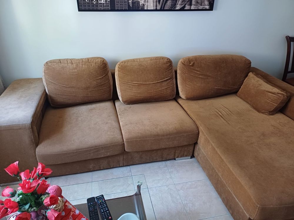 Sofá com chaise longue cor camel em veludo lavável bom estado 2,80 cm