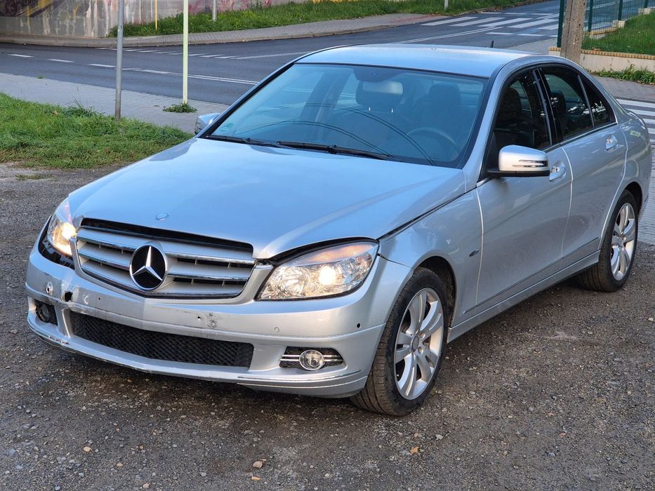 Mercedes-Benz Klasa C lekko uszkodzony, super stan jak nowy od 1 właściciela