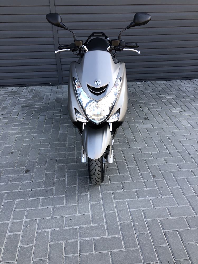 Максі скутер Yamaha Magesti 155
