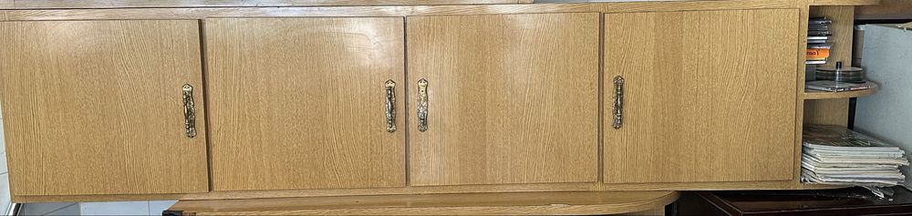 Móvel de parede com 4 portas