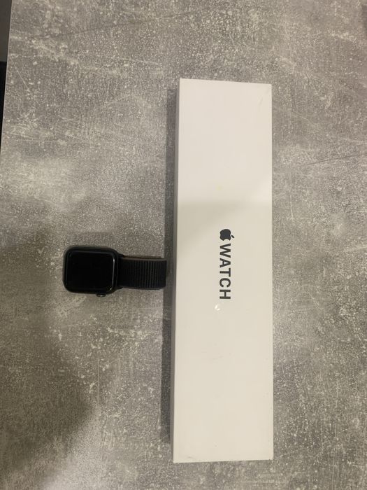 Apple watch se  sport loop