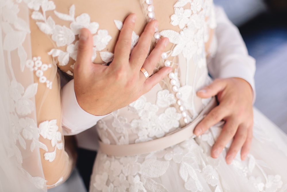 Продам весільну сукню