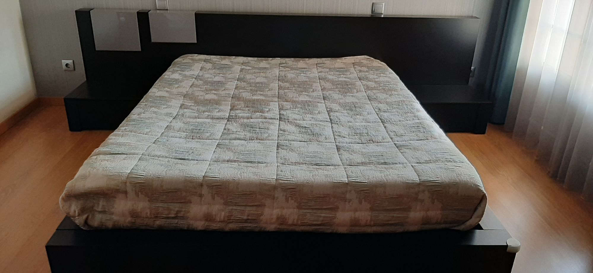 Cama de casal 2,00m x 1,60 m