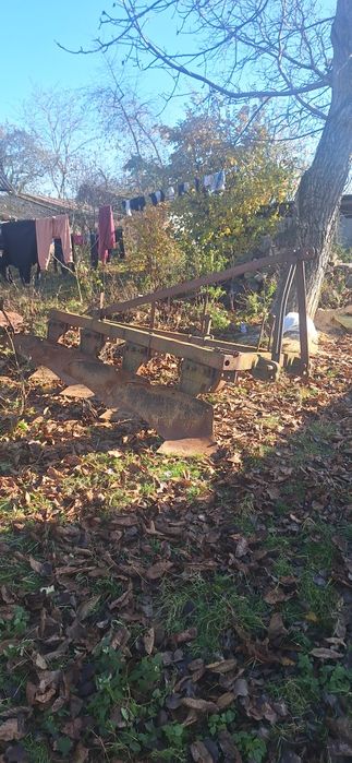 Продам плуг    .